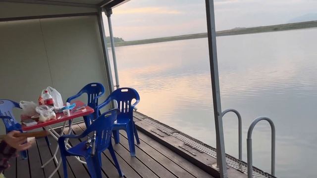 ПРИЕХАЛИ НА РЫБАЛКУ В ДОМИК НА ВОДЕ /ВЛОГ С РЫБАЛКИ смотреть онлайн