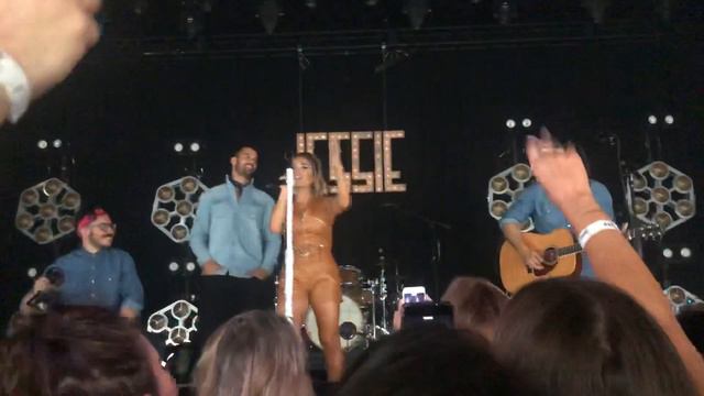 Jessie James Decker, “I Do” 5/3/2019 Chicago смотреть онлайн