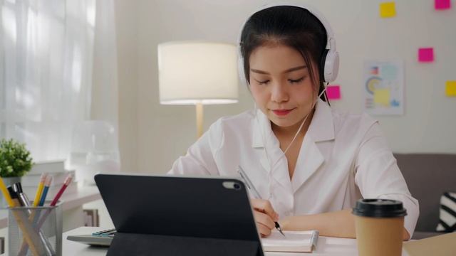 Artificial Intelligence in Word, Powerpoint and Outlook смотреть онлайн
