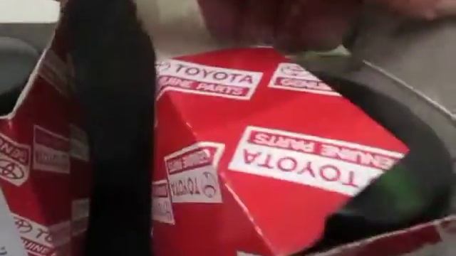 обзор двух разных оригинальных масляных фильтров Toyota