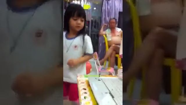 Pua zyee xin version of Kai Xin Guo Nian смотреть онлайн