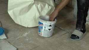 Приспособа для заполнения швов декоративного камня.