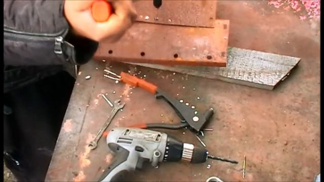 забор из профлиста не украдут! 2 антивандальных способа крепления смотреть онлайн