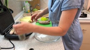 Готовим купаты и кабачки на панеле Гриль в Мультипекаре