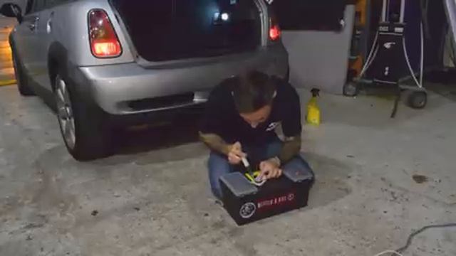 Kill All Wipers - Mini Cooper R50 / R53 Wiper Delete Install смотреть онлайн