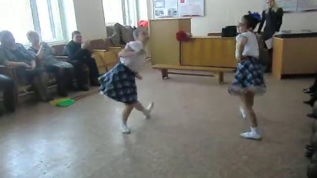 Танец "Мамина помощница"07.03.2012 смотреть онлайн