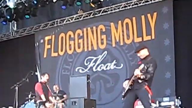 Flogging Molly - Whistles Of The Wind @ West Coast Riot смотреть онлайн