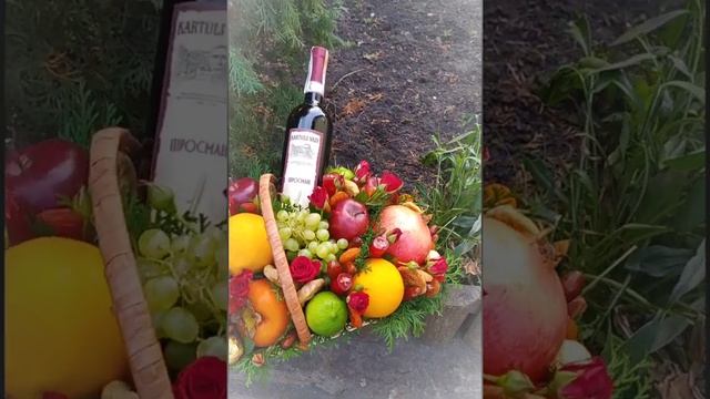 Фруктовая корзина. Оригинальный подарок руководителю. Букет из фруктов в корзине. смотреть онлайн