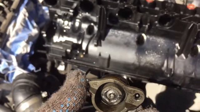 Как снять впускной коллектор на BMW ,How to remove the intake manifold on a BMW смотреть онлайн