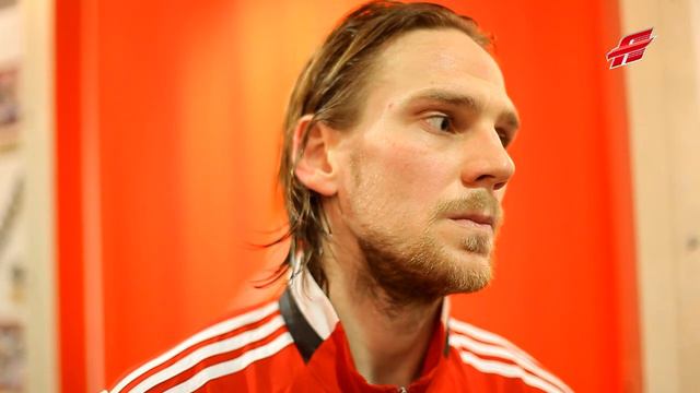 Том Ванделль: "Нам нужно сильнее стараться и доставлять шайбу в сетку" смотреть онлайн