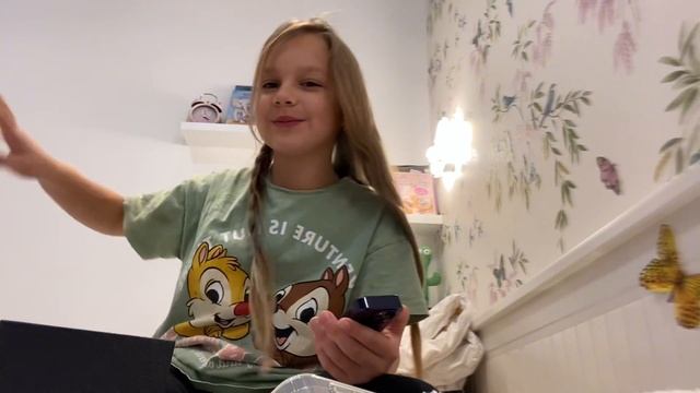 РАСПАКОВКА САМОГО МАЛЕНЬКОГО ТЕЛЕФОНА??? Animick_Mira смотреть онлайн