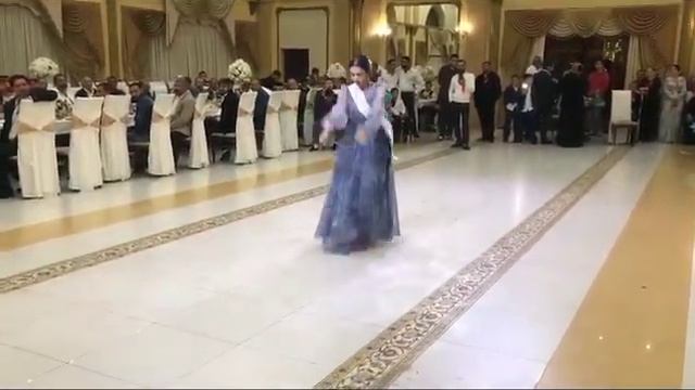 Цыганская свадьба, Пети и Веры?цыганочка танцует красиво ну Диануш❤? смотреть онлайн