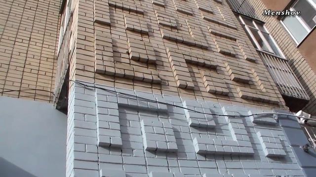 Альпинистам "стена" в городе Херсон. Где проводить соревнования. Кирпичи выступают на кладке. смотреть онлайн