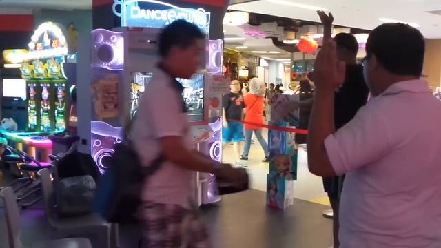 Dance Evolution arcade game Singapore смотреть онлайн