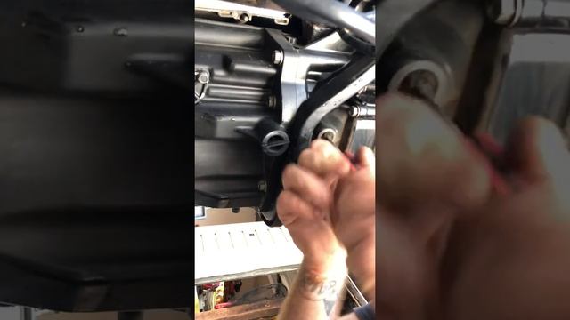 Suzuki df140 exhaust plug fix смотреть онлайн