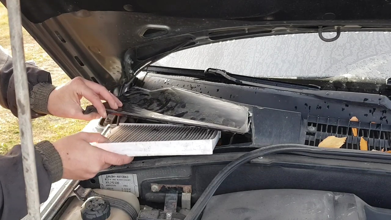 НИВА ШЕВРОЛЕ КАК ПОМЕНЯТЬ САЛОННЫЙ ФИЛЬТР ? смотреть онлайн