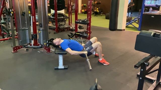 Ягодичный мост с грифом смотреть онлайн