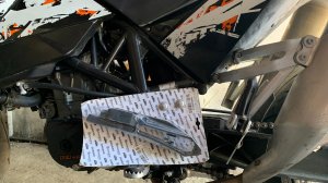 Ktm 690 sm замена слайдера цепи на маятнике