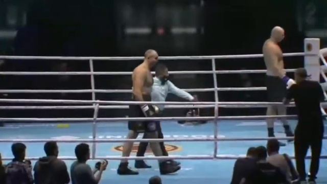 Иван Дычко победил Александра Устинова в первом раунде смотреть онлайн