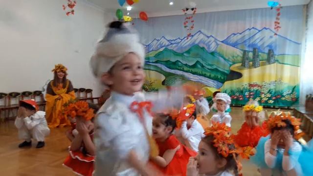 МБДОУ ЦРР Д/С 95 - Осенний утренник 2016 - средняя группа "В" смотреть онлайн