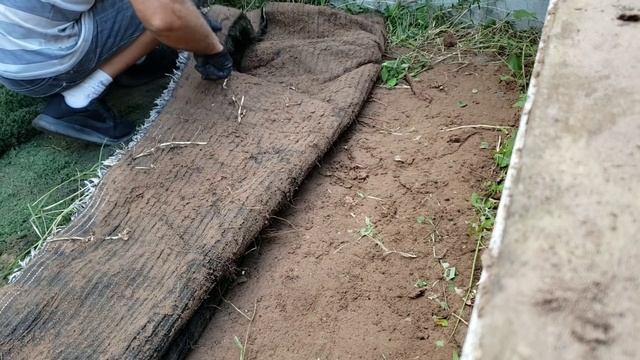 Начинаю строить основания для крыши и уют во дворе.