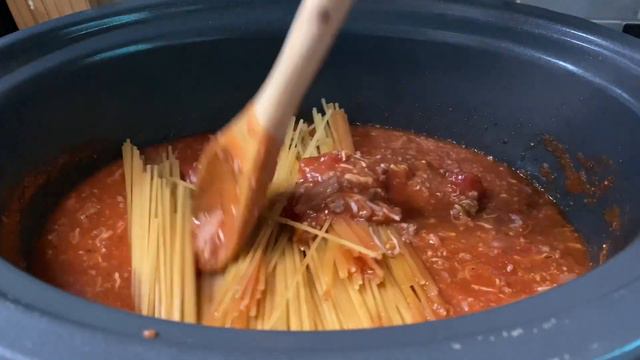THE BEST CROCKPOT SPAGHETTI |SLOW COOKER смотреть онлайн