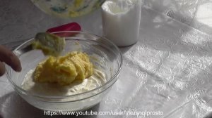 Манник на кефире с клубникой