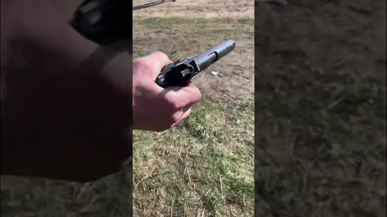 Пытаемся стрелять из легендарного американского пистолета Кольт 1911, а он клинит смотреть онлайн