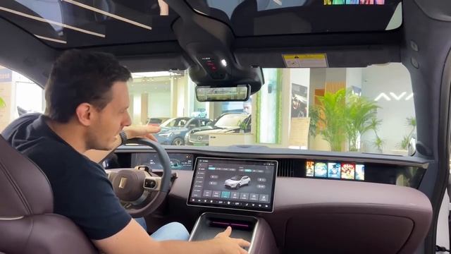 Новый спортивный кроссовер AVATR 11 отвел электро-немцев в школу.