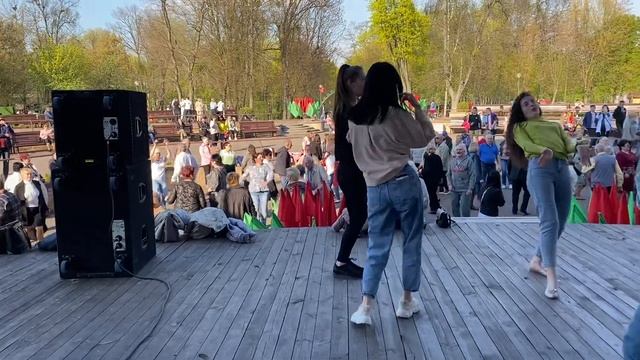 Когда весь город ТАНЦУЕТ!!! смотреть онлайн
