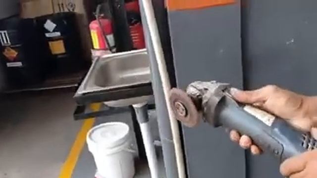 MEMPERBAIKI MESIN GERINDA TANGAN MERK BOSCH смотреть онлайн