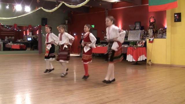 'Hopa Trop' Children's Ensemble - "Proletni Igri" смотреть онлайн