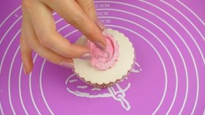 Украшение капкейков мастикой. Как украсить кексы для девушки