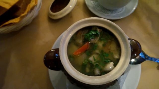 П033 - обед, первое - день 2 - видео 30 - Немец опять офигевает в России