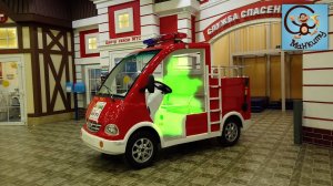 Привидение в детском городе профессий - пожарная машина и полицейский. Манкиту