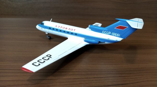 Постройка JAK 40 VEB Plasticart