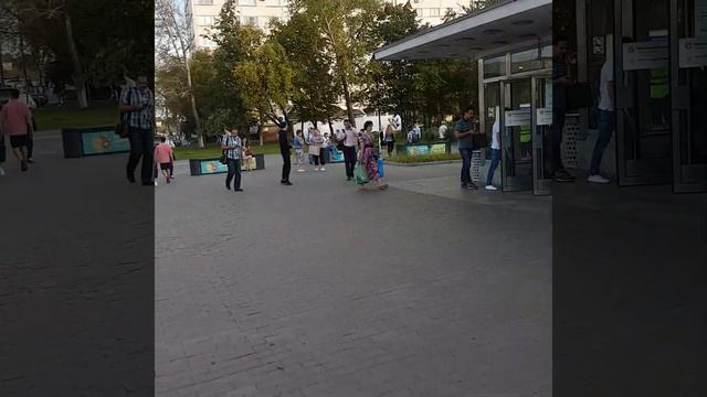 Метро "Ленинский Проспект" Москва, 22 августа 2019 г. смотреть онлайн