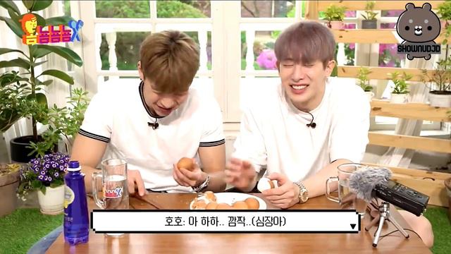 MONSTA X being 𝙨𝙘𝙖𝙧𝙚𝙙 of 𝑺𝑯𝑶𝑾𝑵𝑼 смотреть онлайн