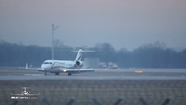 Bombardier Challenger 850 Air X Charter D-AJOY Sunset arrival at Munich Airport смотреть онлайн