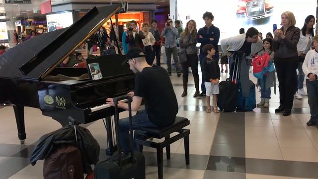Rock and roll piano-Palermo airport смотреть онлайн
