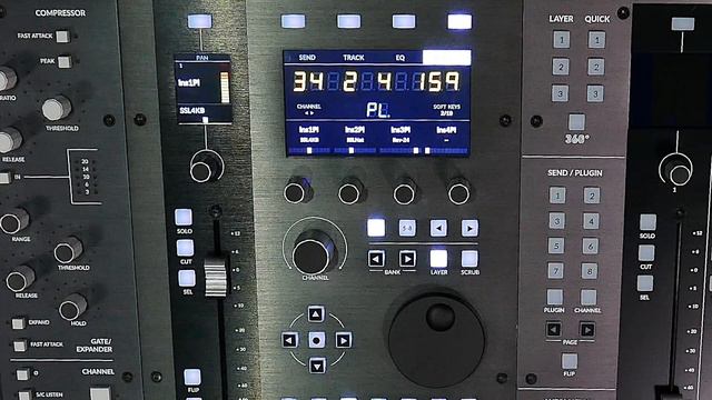 Solid State Logic SSL UF1 | A First Look At Your New Centre Section DAW Control With Benni Dumville смотреть онлайн