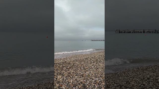 Пляж в 7.30 утра под Евпаторией. Температура воды 24, воздуха 28 смотреть онлайн