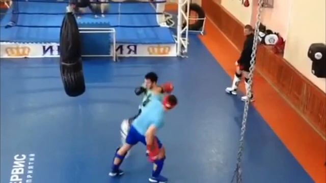 Артем Вахитов - Илья Карпенко. Спарринговая работа перед Glory 20. смотреть онлайн