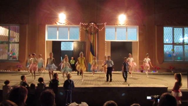 Колектив "Дзвіночки" - "Мы маленькие звёзды" смотреть онлайн