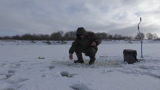 С МАЛЫШОМ НА РЫБАЛКУ НА РЕКУ ОКА! МАЛЫШ ПРОКАЗНИК! Рыбалка в Муроме на подтяг! смотреть онлайн