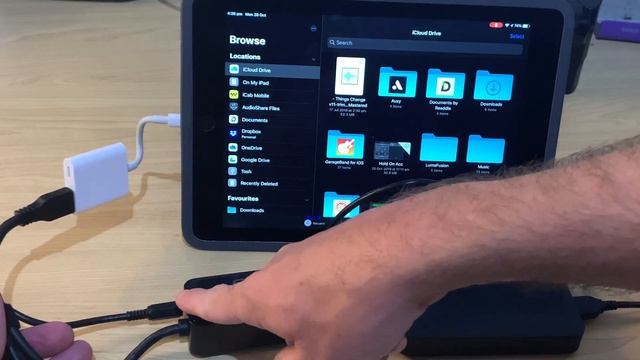How to use a USB hard drive with an iPad/iPhone смотреть онлайн