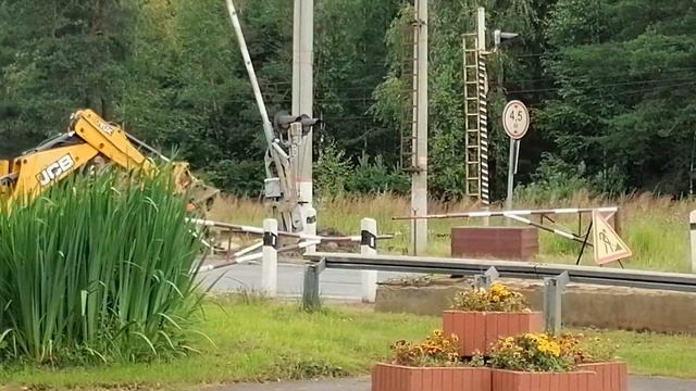 Ремонт жд переезда в хлюпино. Переезд закрыт до четверга. смотреть онлайн