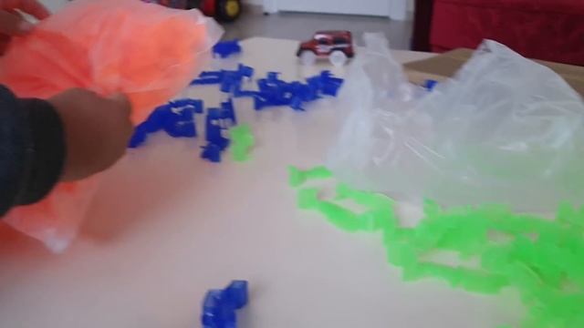 Efe ile kardeşi araba yarışı yaptılar. смотреть онлайн