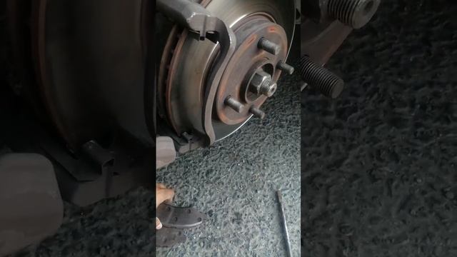 se pone duro pedal y se queda frenado carro nissan tiida probable falla y encontramos solución смотреть онлайн