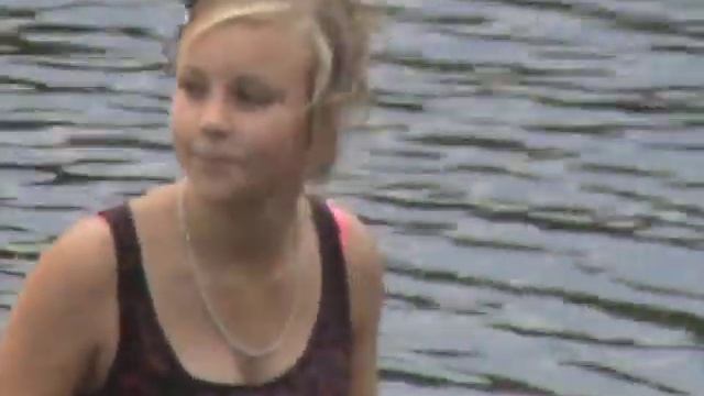 SASHA PLAYING IN THE RIVER ROSS ON WYE 28 7 11 смотреть онлайн